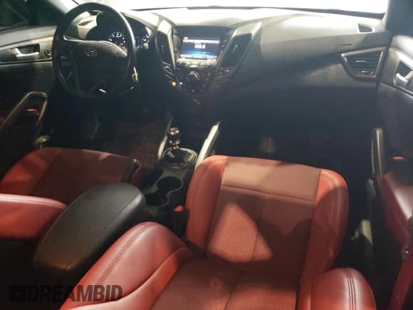 ✅ 2016 Hyundai Veloster Turbo R-Spec • VIN: KMHTC6AE3GU300793 • Lot: 85054374. Wystawiony na Copart z przebiegiem 123 261 mil. Bezpłatny archiwum sprzedaży aukcyjnych z USA i szczegółowy raport historii pojazdu na DreamBid. Zdjęcie 8.