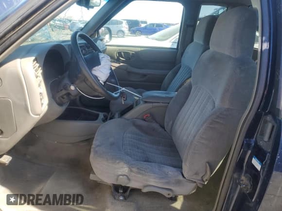 ✅ 2000 Chevrolet S-10 LS • VIN: 1GCCS19W2Y8253502 • Лот: 46903875. Опубликован ранее на Copart с пробегом 124 135 миль. Бесплатный доступ к архиву аукционных продаж из США и подробный отчёт об истории автомобиля на DreamBid. Изображение 7.