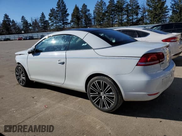 ✅ 2015 Volkswagen Eos Final Edition • VIN: WVWFW8AH8FV005258 • Lot: 42129254. Wystawiony na Copart z przebiegiem 23 794 mil. Bezpłatny archiwum sprzedaży aukcyjnych z USA i szczegółowy raport historii pojazdu na DreamBid. Zdjęcie 2.