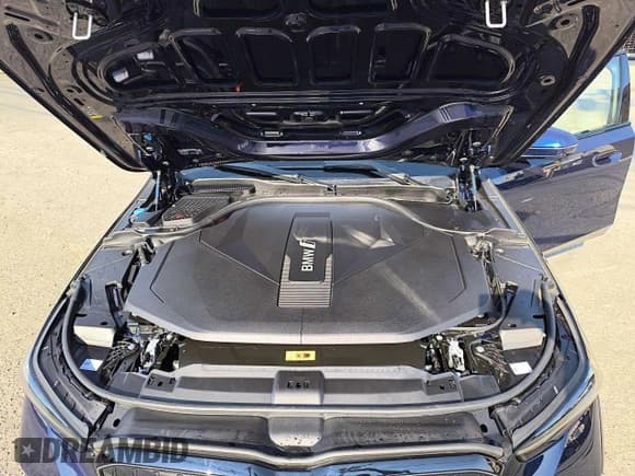 ✅ 2024 BMW i5 eDrive40 • VIN: WBY33FK03RCR31834 • Lot: 76007834. Listed on Copart with 60 mi. Free auction sales archive from the USA and detailed vehicle history report at DreamBid. Image 13.