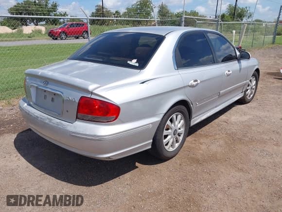 ✅ 2004 Hyundai Sonata GLS • VIN: KMHWF35H84A087988 • Lot: 42580818. Listed on IAAI with 101,158 mi. Free auction sales archive from the USA and detailed vehicle history report at DreamBid. Image 4.