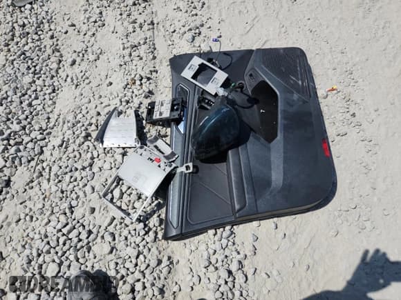 ✅ 2018 Volkswagen Tiguan SEL Premium • VIN: 3VV5B7AX4JM220407 • Лот: 80885045. Опубликован ранее на Copart с пробегом 200 946 миль. Бесплатный доступ к архиву аукционных продаж из США и подробный отчёт об истории автомобиля на DreamBid. Изображение 13.