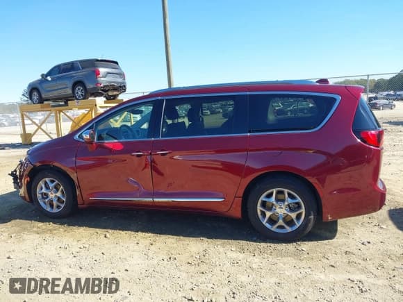 ✅ 2018 Chrysler Pacifica Limited • VIN: 2C4RC1GG1JR272314 • Лот: 43538322. Опубликован ранее на IAAI с пробегом 152 357 миль. Бесплатный доступ к архиву аукционных продаж из США и подробный отчёт об истории автомобиля на DreamBid. Изображение 14.