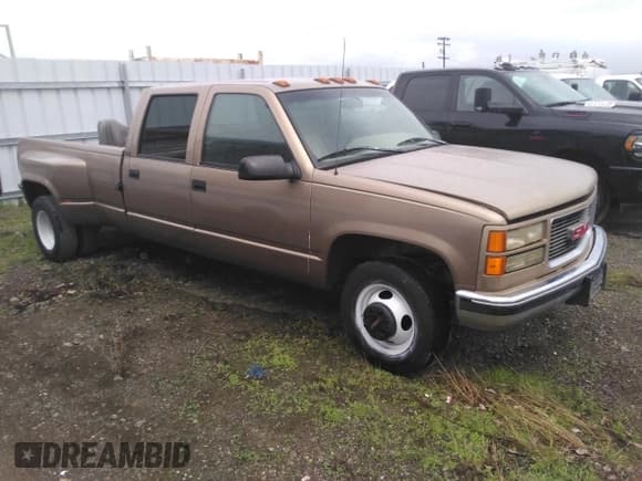 ✅ 1996 GMC Sierra 1500 • VIN: 1GTHC33J4TF010466 • Lot: 48392195. Wystawiony na Copart z przebiegiem 143 267 mil. Bezpłatny archiwum sprzedaży aukcyjnych z USA i szczegółowy raport historii pojazdu na DreamBid. Zdjęcie 4.