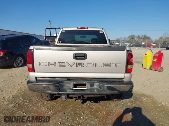 ✅ 2006 Chevrolet Silverado 2500HD LT3 • VIN: 1GCHK23D26F251258 • Лот: 41717697. Опубликован ранее на IAAI с пробегом Не указан. Бесплатный доступ к архиву аукционных продаж из США и подробный отчёт об истории автомобиля на DreamBid. Изображение 16.