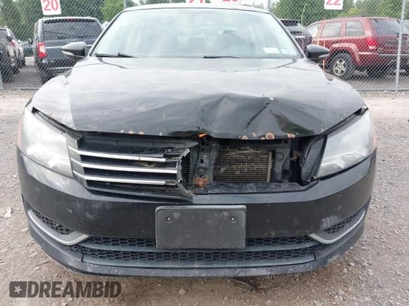 ✅ 2012 Volkswagen Passat S • VIN: 1VWAP7A31CC086856 • Lot: 42504779. Wystawiony na IAAI z przebiegiem 237 391 mil. Bezpłatny archiwum sprzedaży aukcyjnych z USA i szczegółowy raport historii pojazdu na DreamBid. Zdjęcie 6.