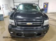 ✅ 2009 Chevrolet Suburban 1LT • VIN: 1GNFK26389R244805 • Lot: 75774414. Wystawiony na Copart z przebiegiem 197 238 mil. Bezpłatny archiwum sprzedaży aukcyjnych z USA i szczegółowy raport historii pojazdu na DreamBid. Zdjęcie 5.