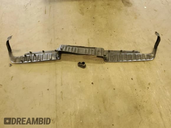 ✅ 2015 Chevrolet Silverado 1500 LS • VIN: 1GCNCPEH0FZ398948 • Лот: 73020014. Опубликован ранее на Copart с пробегом 36 169 миль. Бесплатный доступ к архиву аукционных продаж из США и подробный отчёт об истории автомобиля на DreamBid. Изображение 12.