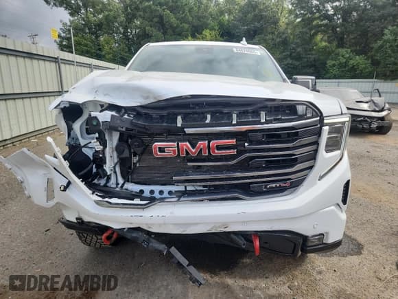 ✅ 2025 GMC Sierra 1500 AT4 • VIN: 3GTUUEEL8SG253507 • Lot: 84870065. Wystawiony na Copart z przebiegiem 7 846 mil. Bezpłatny archiwum sprzedaży aukcyjnych z USA i szczegółowy raport historii pojazdu na DreamBid. Zdjęcie 5.