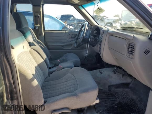 ✅ 2002 Chevrolet S-10 LS • VIN: 1GCDT19WX28158890 • Лот: 45664955. Опубликован ранее на Copart с пробегом 133 634 миль. Бесплатный доступ к архиву аукционных продаж из США и подробный отчёт об истории автомобиля на DreamBid. Изображение 10.