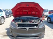 ✅ 2017 Tesla Model X 90D • VIN: 5YJXCAE20HF039268 • Lot: 43229767. Wystawiony na IAAI z przebiegiem 113 186 mil. Bezpłatny archiwum sprzedaży aukcyjnych z USA i szczegółowy raport historii pojazdu na DreamBid. Zdjęcie 10.