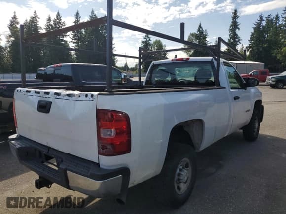 ✅ 2007 Chevrolet Silverado 2500HD Work Truck • VIN: 1GCHC24K77E524650 • Лот: 61488425. Опубликован ранее на Copart с пробегом 264 336 миль. Бесплатный доступ к архиву аукционных продаж из США и подробный отчёт об истории автомобиля на DreamBid. Изображение 3.