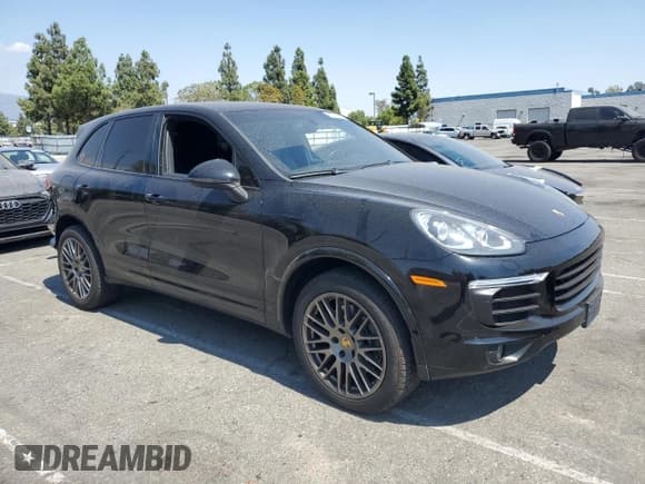 ✅ 2017 Porsche Cayenne • VIN: WP1AA2A29HKA80250 • Lot: 71291675. Listed on Copart with 74,531 mi. Free auction sales archive from the USA and detailed vehicle history report at DreamBid. Image 4.