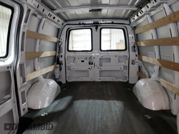 ✅ 2017 GMC Savana • VIN: NY77122 • Lot: 88032565. Listed on Copart with 5,130 mi. Free auction sales archive from the USA and detailed vehicle history report at DreamBid. Image 10.