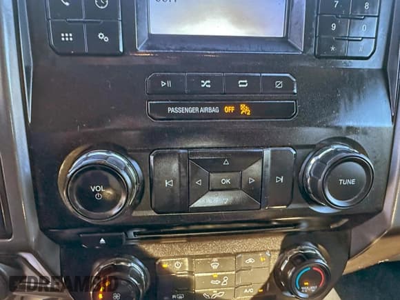 ✅ 2018 Ford F-150 XL • VIN: 1FTFX1E53JFE38168 • Lot: 95016235. Wystawiony na Copart z przebiegiem 195 027 mil. Bezpłatny archiwum sprzedaży aukcyjnych z USA i szczegółowy raport historii pojazdu na DreamBid. Zdjęcie 13.