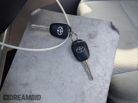 ✅ 2019 Toyota Highlander LE • VIN: 5TDZZRFH0KS321518 • Lot: 43619981. Listed on IAAI with 97,938 mi. Free auction sales archive from the USA and detailed vehicle history report at DreamBid. Image 11.