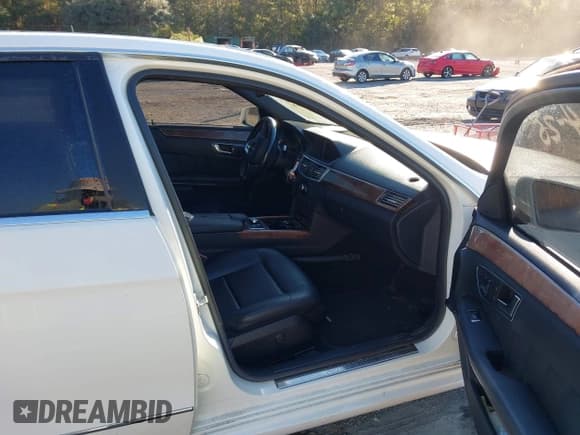 ✅ 2013 Mercedes-Benz E 350 Sport • VIN: WDDHF5KB8DA757022 • Lot: 43523418. Wystawiony na IAAI z przebiegiem 134 483 mil. Bezpłatny archiwum sprzedaży aukcyjnych z USA i szczegółowy raport historii pojazdu na DreamBid. Zdjęcie 5.