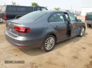 ✅ 2016 Volkswagen Jetta SEL • VIN: 3VWL17AJXGM256550 • Lot: 42402907. Wystawiony na IAAI z przebiegiem 74 004 mil. Bezpłatny archiwum sprzedaży aukcyjnych z USA i szczegółowy raport historii pojazdu na DreamBid. Zdjęcie 4.