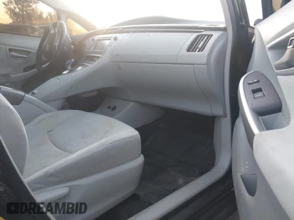 ✅ 2014 Toyota Prius Four • VIN: JTDKN3DU3E1746095 • Lot: 41119494. Wystawiony na IAAI z przebiegiem 84 258 mil. Bezpłatny archiwum sprzedaży aukcyjnych z USA i szczegółowy raport historii pojazdu na DreamBid. Zdjęcie 5.