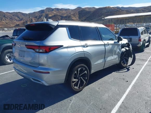 ✅ 2022 Mitsubishi Outlander SEL • VIN: JA4J3VA8XNZ037518 • Lot: 41266235. Wystawiony na IAAI z przebiegiem Nie podano. Bezpłatny archiwum sprzedaży aukcyjnych z USA i szczegółowy raport historii pojazdu na DreamBid. Zdjęcie 4.