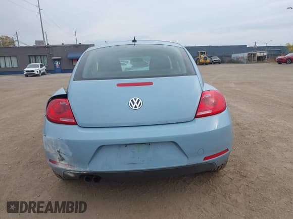 ✅ 2013 Volkswagen Beetle 2.5L • VIN: 3VWJP7AT4DM656381 • Lot: 43627786. Listed on IAAI with 141,093 mi. Free auction sales archive from the USA and detailed vehicle history report at DreamBid. Image 16.