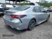 2022 Toyota Camry SE z VIN 4T1T11AK6NU643562, wystawiony jako IAAI lot #42478394 z przebiegiem 27 570 mil mil oraz . Historia ofert i sprzedaży dostępna na DreamBid. Obrazek 4.