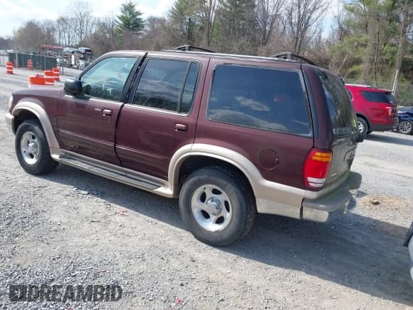 ✅ 2000 Ford Explorer Eddie Bauer • VIN: 1FMZU74E3YZA86045 • Lot: 41888885. Wystawiony na IAAI z przebiegiem 137 725 mil. Bezpłatny archiwum sprzedaży aukcyjnych z USA i szczegółowy raport historii pojazdu na DreamBid. Zdjęcie 3.