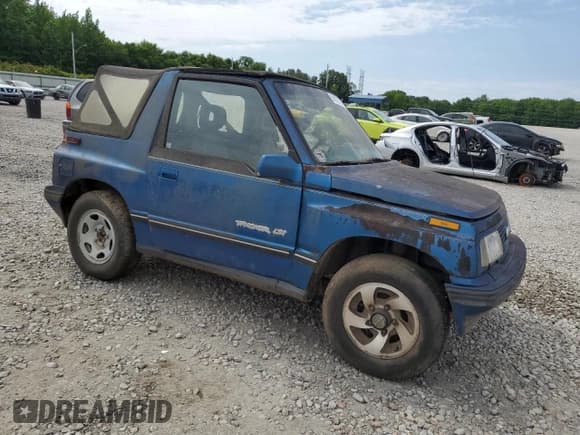 ✅ 1993 Geo Tracker • VIN: 2CNBJ18UXP6921660 • Лот: 58027275. Опубликован ранее на Copart с пробегом 64 349 миль. Бесплатный доступ к архиву аукционных продаж из США и подробный отчёт об истории автомобиля на DreamBid. Изображение 4.