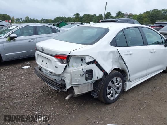 ✅ 2024 Toyota Corolla LE • VIN: 5YFB4MDE4RP091772 • Lot: 43266243. Wystawiony na IAAI z przebiegiem 49 010 mil. Bezpłatny archiwum sprzedaży aukcyjnych z USA i szczegółowy raport historii pojazdu na DreamBid. Zdjęcie 6.