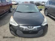 ✅ 2015 Hyundai Veloster • VIN: KMHTC6AD7FU244086 • Lot: 75472574. Wystawiony na Copart z przebiegiem 69 193 mil. Bezpłatny archiwum sprzedaży aukcyjnych z USA i szczegółowy raport historii pojazdu na DreamBid. Zdjęcie 5.