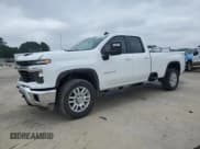 ✅ 2024 Chevrolet Silverado 2500HD LT • VIN: 1GC2YNE75RF108628 • Лот: 67932075. Опубликован ранее на Copart с пробегом 71 500 миль. Бесплатный доступ к архиву аукционных продаж из США и подробный отчёт об истории автомобиля на DreamBid. Изображение 1.