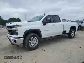 ✅ 2024 Chevrolet Silverado 2500HD LT • VIN: 1GC2YNE75RF108628 • Лот: 67932075. Опубликован ранее на Copart с пробегом 71 500 миль. Бесплатный доступ к архиву аукционных продаж из США и подробный отчёт об истории автомобиля на DreamBid. Изображение 1.