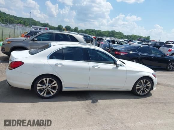 ✅ 2019 Mercedes-Benz C 300 • VIN: 55SWF8DB6KU300650 • Lot: 42540472. Listed on IAAI with 42,548 mi. Free auction sales archive from the USA and detailed vehicle history report at DreamBid. Image 13.