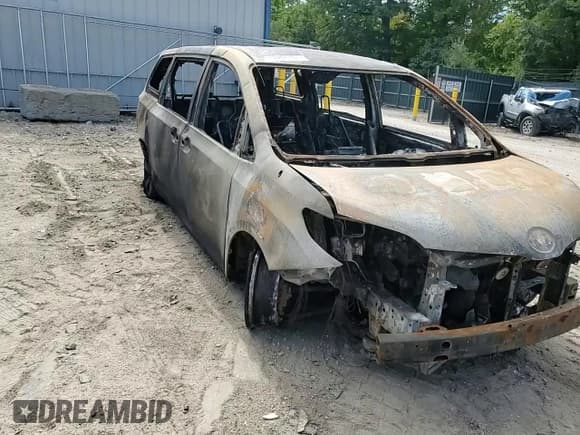 ✅ 2011 Toyota Sienna • VIN: 5TDZK3DC2BS043780 • Lot: 68895105. Wystawiony na Copart z przebiegiem Nie podano. Bezpłatny archiwum sprzedaży aukcyjnych z USA i szczegółowy raport historii pojazdu na DreamBid. Zdjęcie 13.