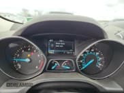 ✅ 2013 Ford Escape SE • VIN: 1FMCU9GX2DUC98229 • Lot: 92851515. Wystawiony na Copart z przebiegiem 92 181 mil. Bezpłatny archiwum sprzedaży aukcyjnych z USA i szczegółowy raport historii pojazdu na DreamBid. Zdjęcie 9.