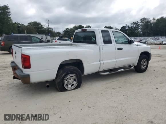 2008 Dodge Dakota ST z VIN 1D7HE22K98S558398, wystawiony jako Copart lot #86100785 z przebiegiem 199 816 mil mil oraz Szkoda całkowita • Salvage title. Historia ofert i sprzedaży dostępna na DreamBid. Obrazek 3.