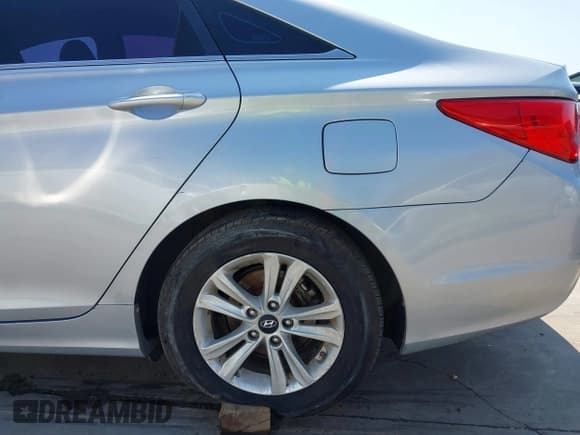 ✅ 2013 Hyundai Sonata GLS • VIN: 5NPEB4AC0DH717359 • Lot: 43183272. Listed on IAAI with 140,742 mi. Free auction sales archive from the USA and detailed vehicle history report at DreamBid. Image 18.
