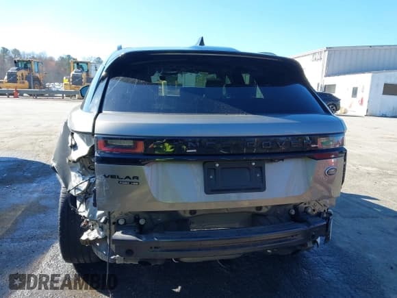 ✅ 2018 Land Rover Range Rover Velar R-Dynamic HSE • VIN: SALYM2RV4JA749910 • Lot: 41796691. Listed on IAAI with 61,125 mi. Free auction sales archive from the USA and detailed vehicle history report at DreamBid. Image 17.