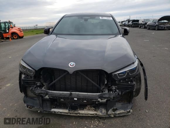 ✅ 2022 BMW X6 M • VIN: 5YMCY0C04N9M60676 • Lot: 38111444. Wystawiony na Copart z przebiegiem 37 135 mil. Bezpłatny archiwum sprzedaży aukcyjnych z USA i szczegółowy raport historii pojazdu na DreamBid. Zdjęcie 5.