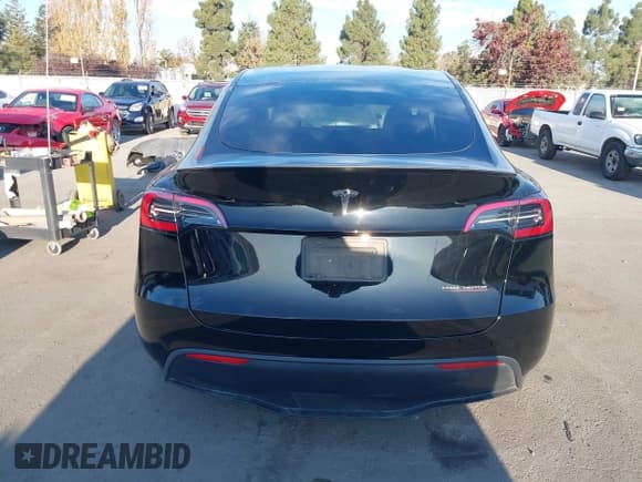 ✅ 2024 Tesla Model Y Performance • VIN: 7SAYGDEF2RF069471 • Lot: 43853119. Wystawiony na IAAI z przebiegiem 18 014 mil. Bezpłatny archiwum sprzedaży aukcyjnych z USA i szczegółowy raport historii pojazdu na DreamBid. Zdjęcie 16.
