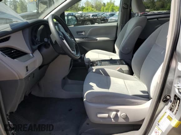 ✅ 2019 Toyota Sienna LE Auto Access Seat • VIN: 5TDKZ3DC2KS011179 • Lot: 56322745. Listed on Copart with 84,648 mi. Free auction sales archive from the USA and detailed vehicle history report at DreamBid. Image 7.