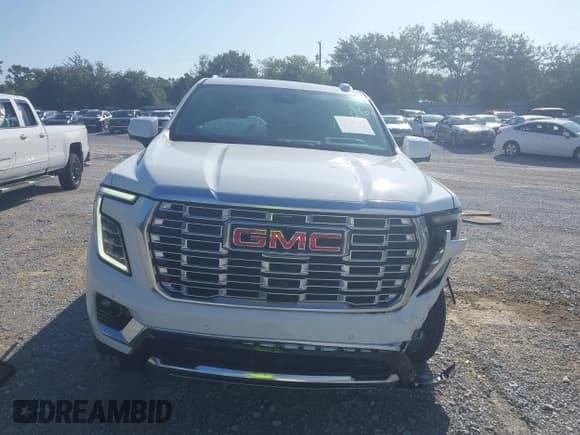 ✅ 2025 GMC Yukon XL Denali • VIN: 1GKS2JRL4SR282118 • Lot: 42568428. Listed on IAAI with 2,227 mi. Free auction sales archive from the USA and detailed vehicle history report at DreamBid. Image 12.