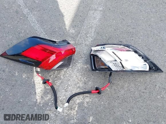 ✅ 2024 Toyota RAV4 Hybrid XLE Premium • VIN: JTMB6RFV8RD120097 • Лот: 43440982. Опубликован ранее на IAAI с пробегом 37 707 миль. Бесплатный доступ к архиву аукционных продаж из США и подробный отчёт об истории автомобиля на DreamBid. Изображение 21.