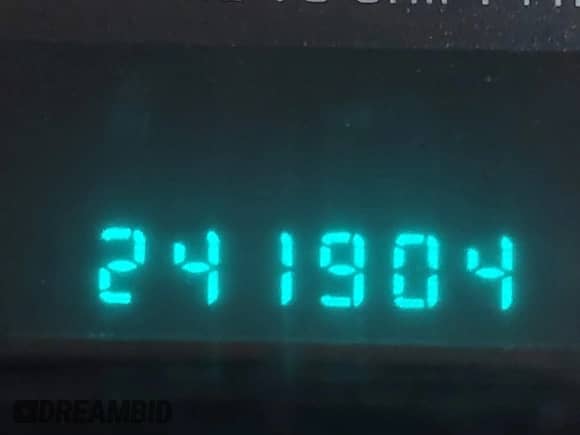 2002 Chevrolet Silverado 1500 LS z VIN 1GCEK14T12E143281, wystawiony jako IAAI lot #43197831 z przebiegiem 241 904 mil mil oraz . Historia ofert i sprzedaży dostępna na DreamBid. Obrazek 14.