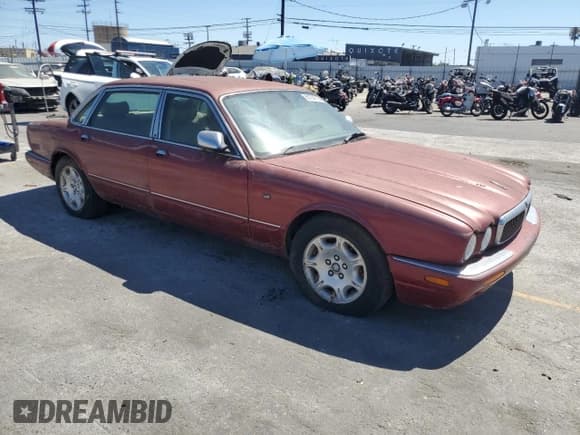 ✅ 2001 Jaguar XJ Vanden Plas • VIN: SAJDA24C71LF38777 • Lot: 66724715. Wystawiony na Copart z przebiegiem 62 656 mil. Bezpłatny archiwum sprzedaży aukcyjnych z USA i szczegółowy raport historii pojazdu na DreamBid. Zdjęcie 4.