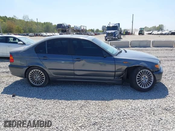 ✅ 2002 BMW 3 Series 325xi • VIN: WBAEU33422PF58081 • Lot: 43206081. Wystawiony na IAAI z przebiegiem 152 615 mil. Bezpłatny archiwum sprzedaży aukcyjnych z USA i szczegółowy raport historii pojazdu na DreamBid. Zdjęcie 13.