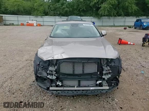 ✅ 2024 Volvo S90 Recharge Plug-In Hybrid Ultimate • VIN: LVYH60AF4RP409779 • Lot: 64375605. Listed on Copart with 11,070 mi. Free auction sales archive from the USA and detailed vehicle history report at DreamBid. Image 13.