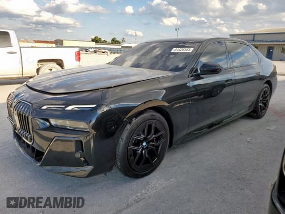 ✅ 2024 BMW 7 Series 760i xDrive • VIN: WBA33EJ02RCS57864 • Lot: 84426565. Wystawiony na Copart z przebiegiem 7 726 mil. Bezpłatny archiwum sprzedaży aukcyjnych z USA i szczegółowy raport historii pojazdu na DreamBid. Zdjęcie 1.