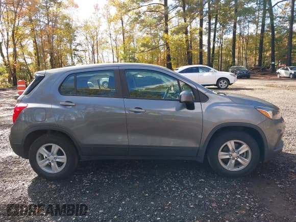 ✅ 2020 Chevrolet Trax LS • VIN: 3GNCJKSBXLL203366 • Lot: 43584734. Wystawiony na IAAI z przebiegiem 116 779 mil. Bezpłatny archiwum sprzedaży aukcyjnych z USA i szczegółowy raport historii pojazdu na DreamBid. Zdjęcie 13.
