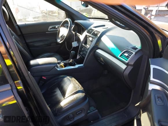 ✅ 2011 Ford Explorer XLT • VIN: 1FMHK8D84BGA14680 • Lot: 43700947. Wystawiony na IAAI z przebiegiem 253 250 mil. Bezpłatny archiwum sprzedaży aukcyjnych z USA i szczegółowy raport historii pojazdu na DreamBid. Zdjęcie 5.